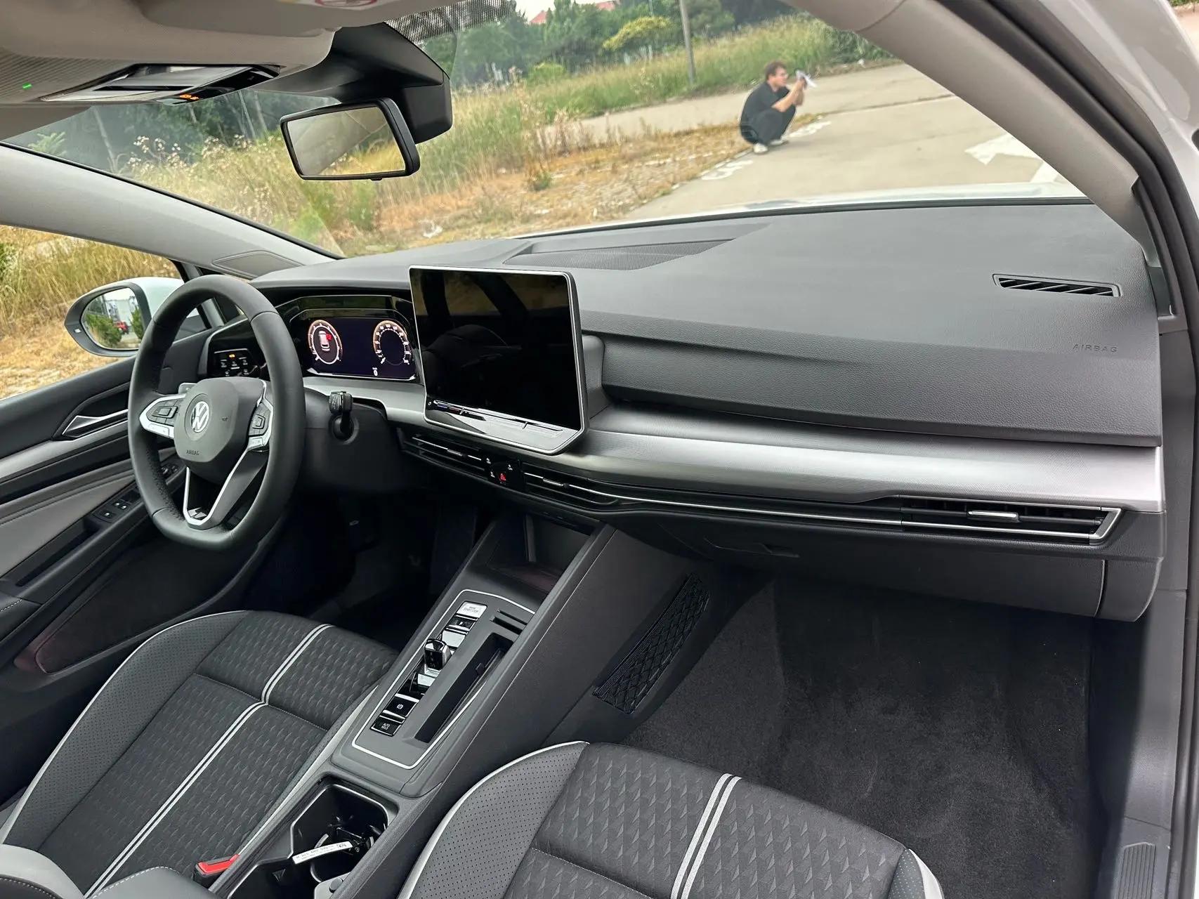 Volkswagen 2025 Golf 8 PRO 1.5TSI 300TSI Automatic 6