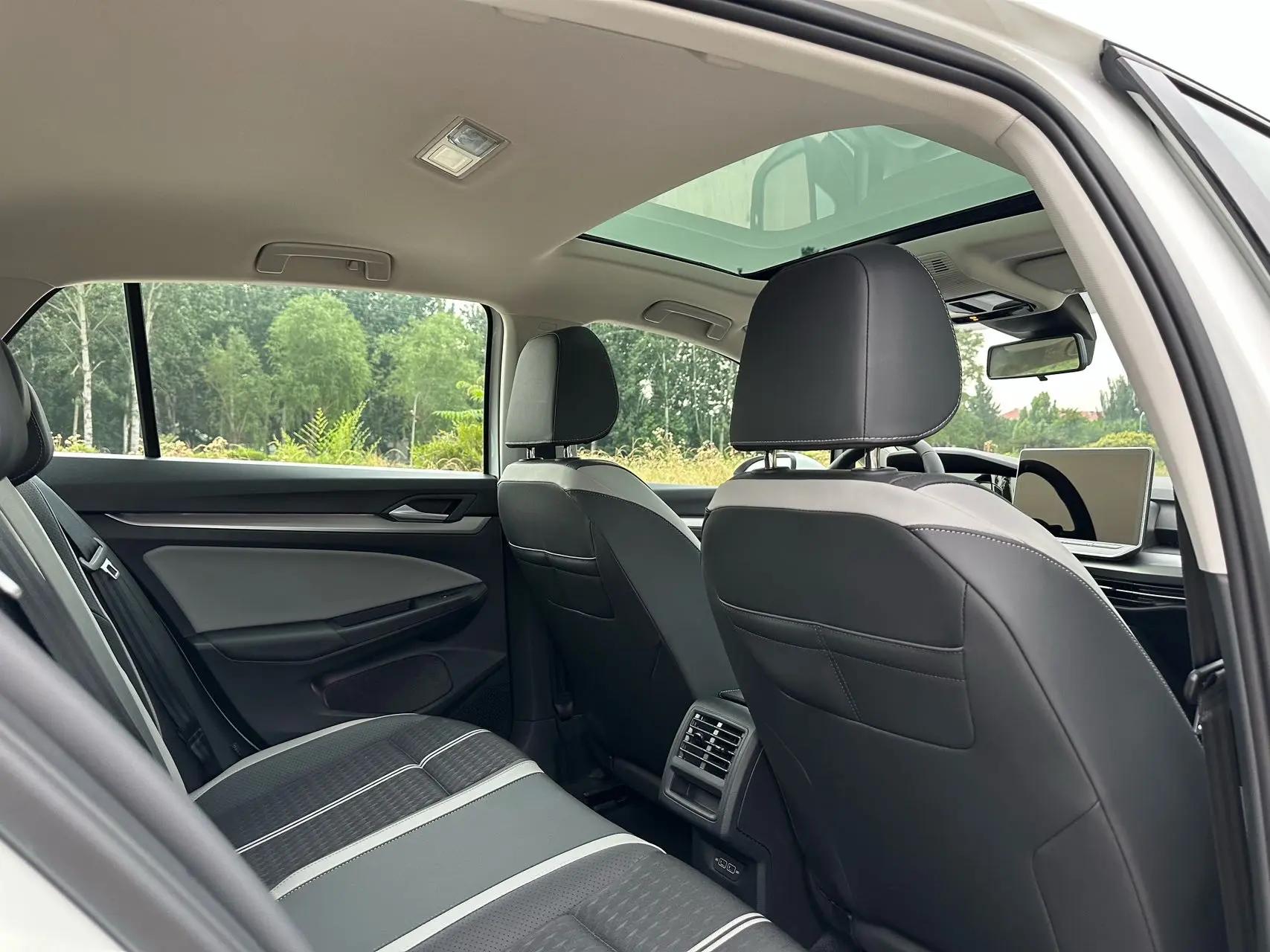 Volkswagen 2025 Golf 8 PRO 1.5TSI 300TSI Automatic 7