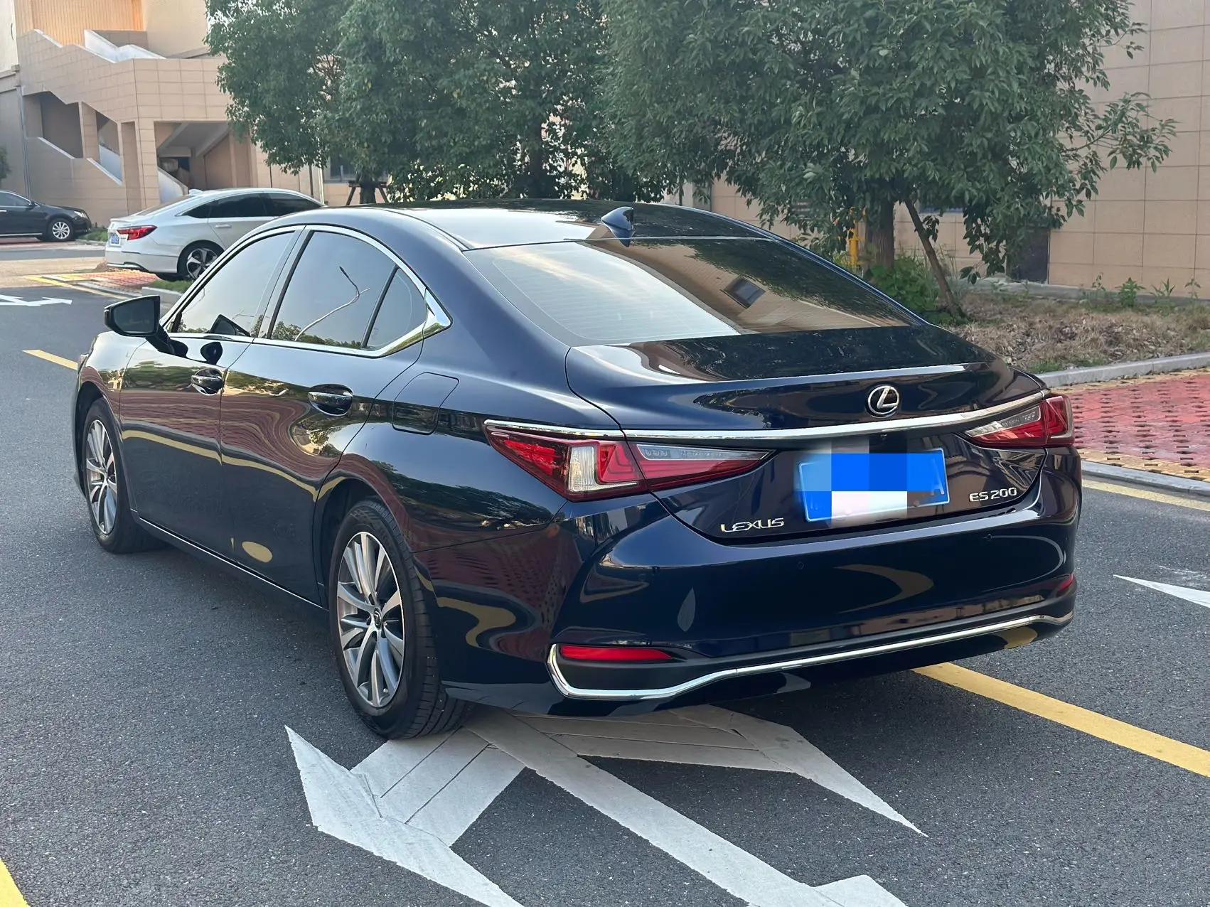 Lexus ES 2020 200 Excellence Edition 7