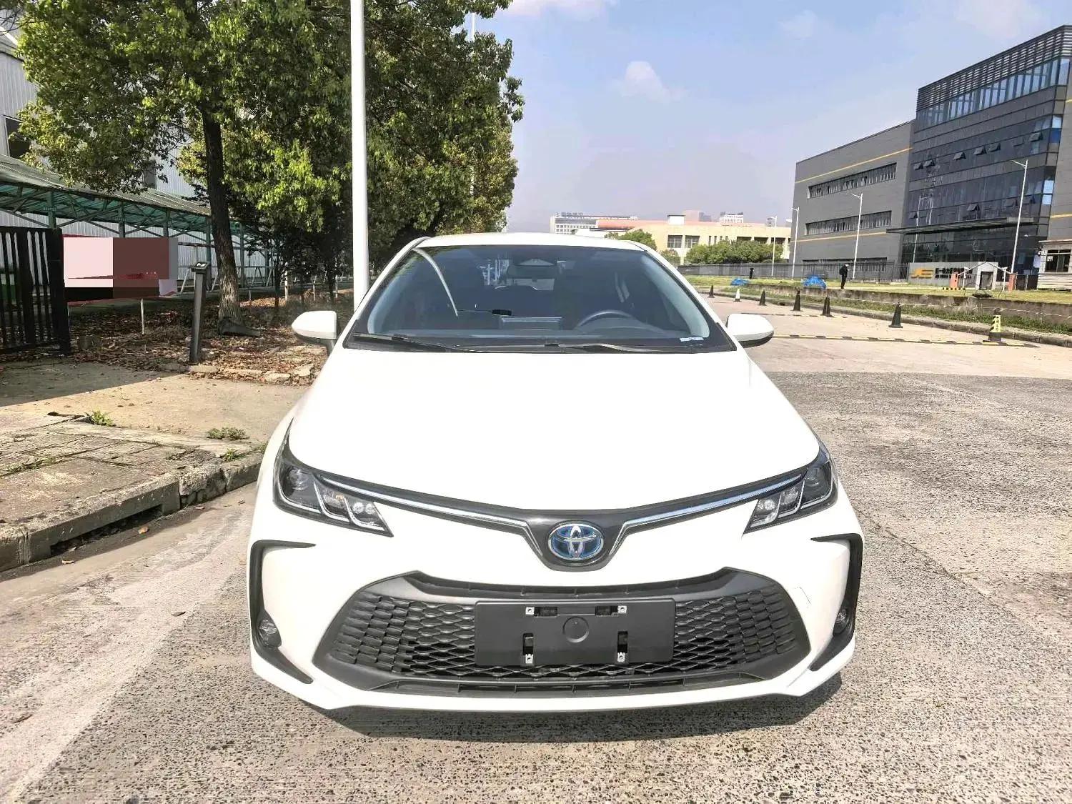 Toyota 2023 Corolla Double Engine 1.8 Stepless Intelligent Electric Hybrid Pioneer Edition Automatic Gear 2