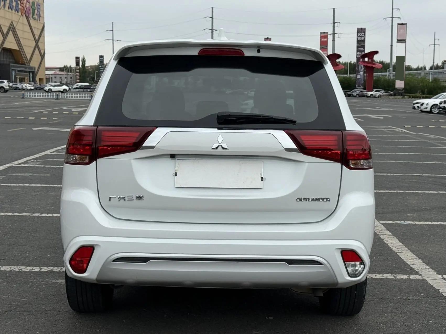 Outlander 2021 2.0L Two-Drive Smooth Edition 5 6