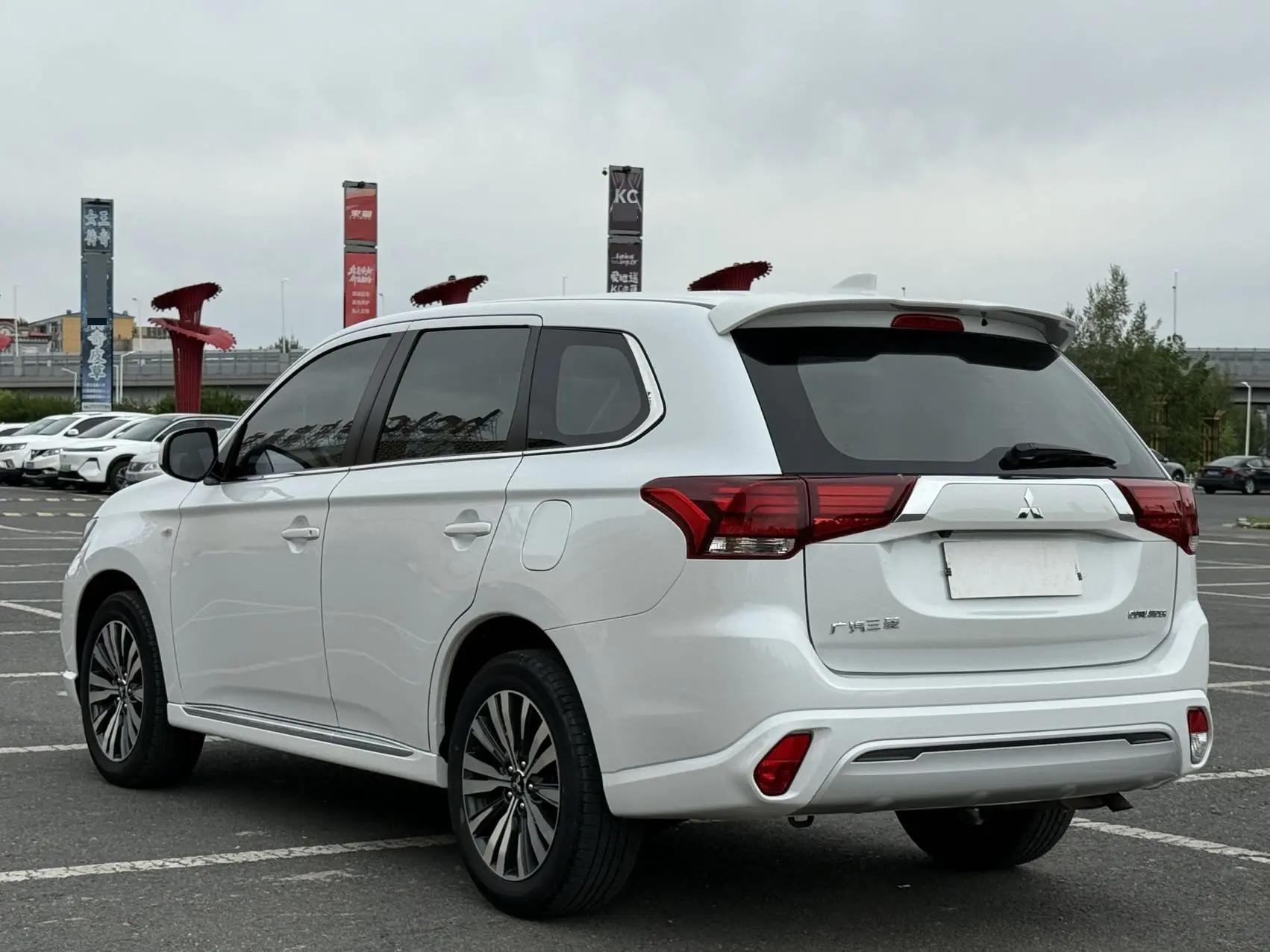 Outlander 2021 2.0L Two-Drive Smooth Edition 5 7