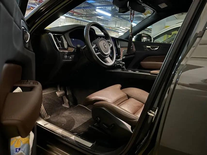 Volvo XC60 2021 T5 4WD Zhiyuan Deluxe Edition 3