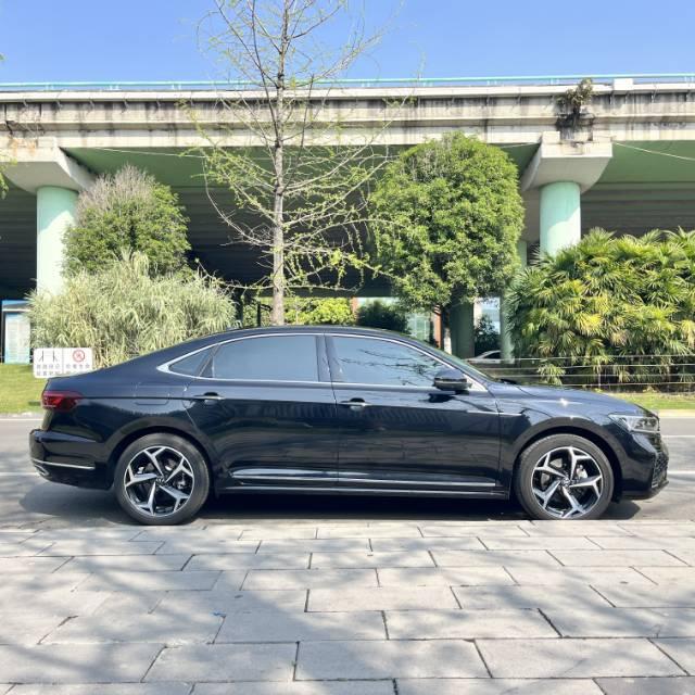 Volkswagen 2025 Passat 2.0TSI 380TSI outstanding star dragon version automatic gear 5