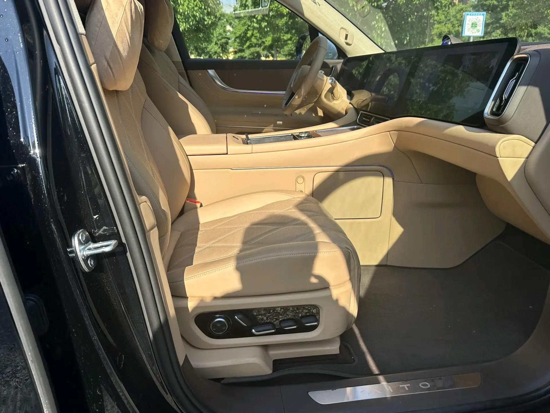 AITO 2025 Model AITO M9 Range-Extended Ultra Version 52kWh 6-Seater Automatic 6