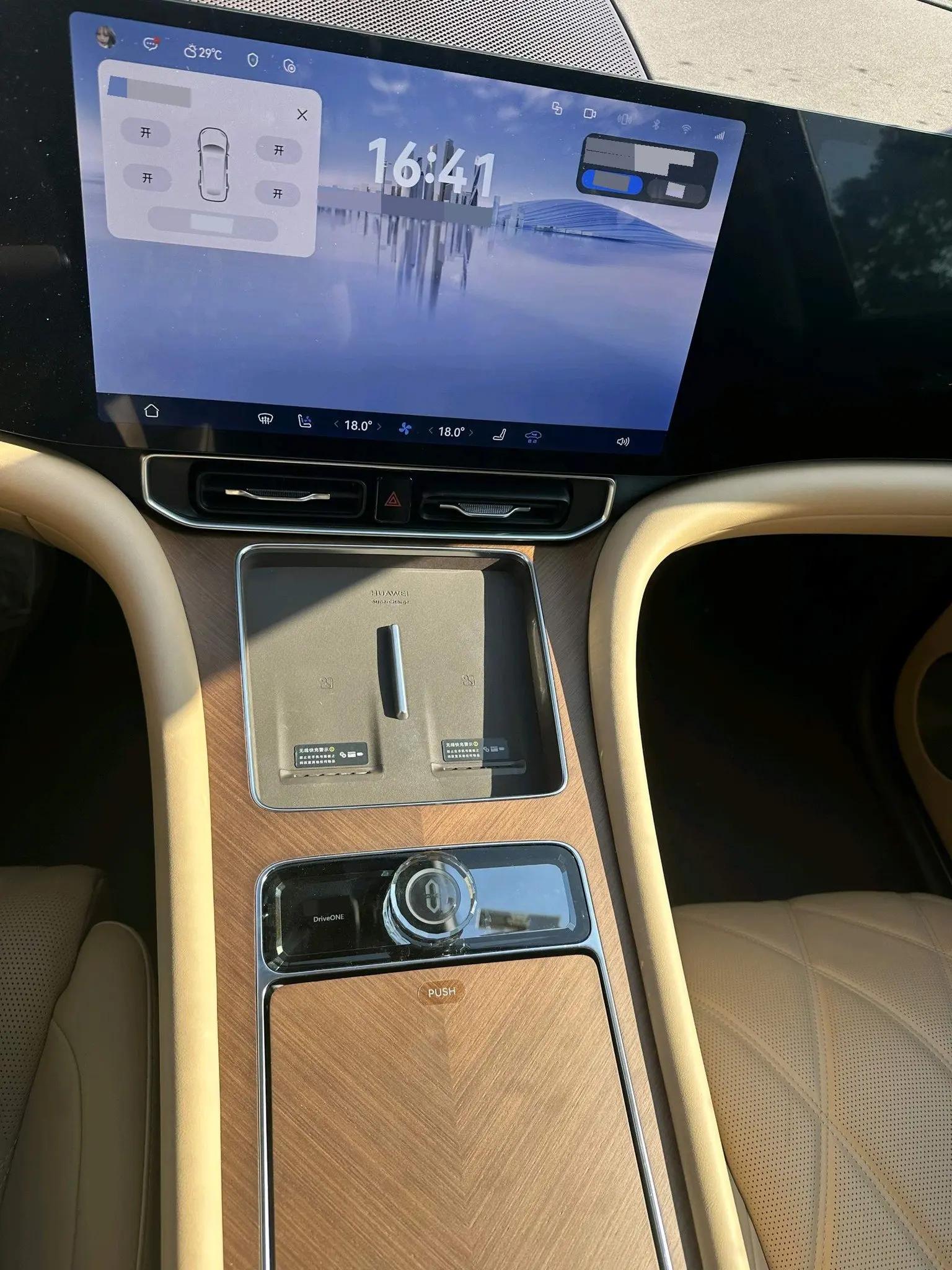 AITO 2025 Model AITO M9 Range-Extended Ultra Version 52kWh 6-Seater Automatic 9