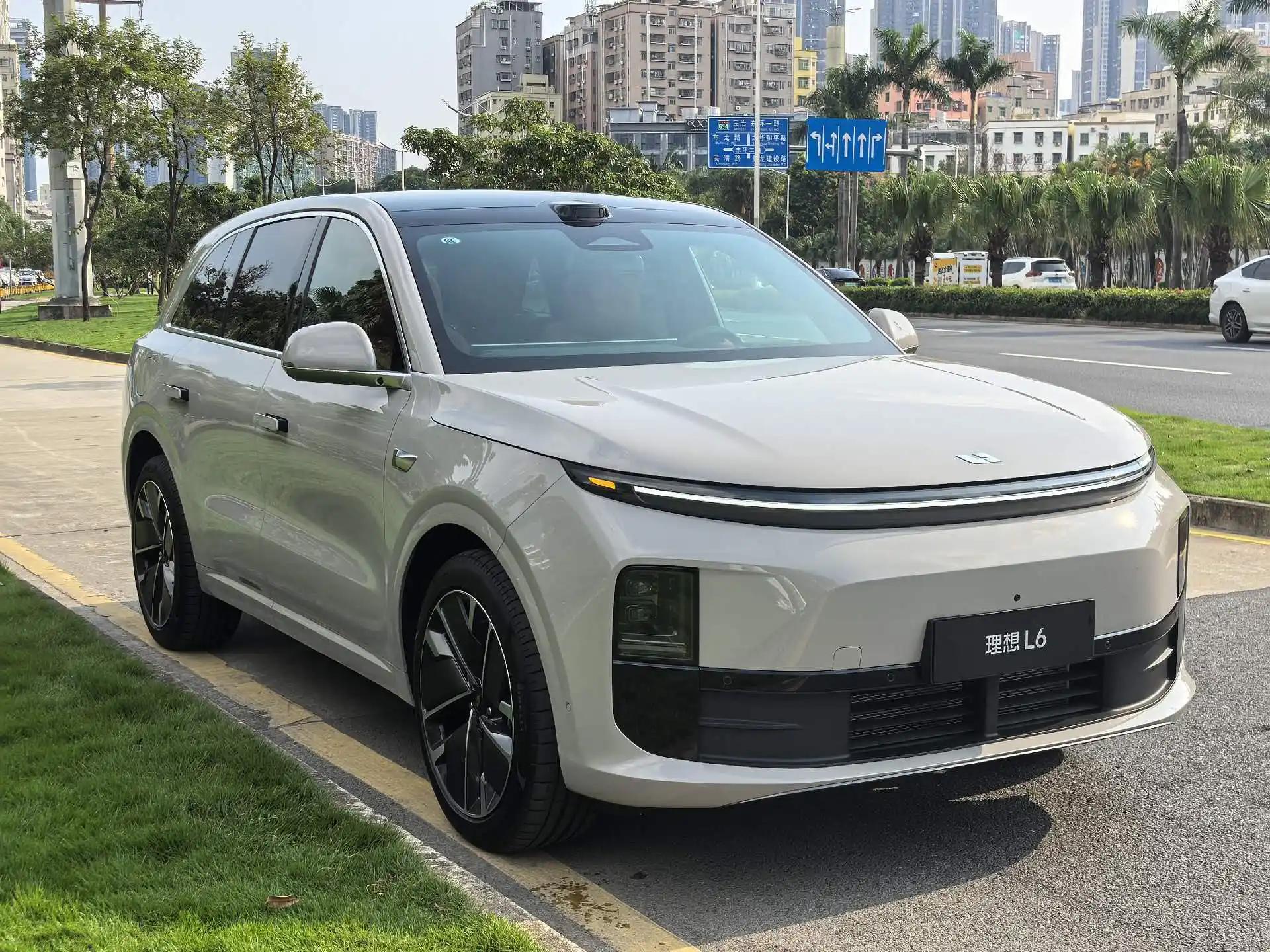 Li 2025 L6 Max Intelligent Refreshed Version Automatic Transmission 3