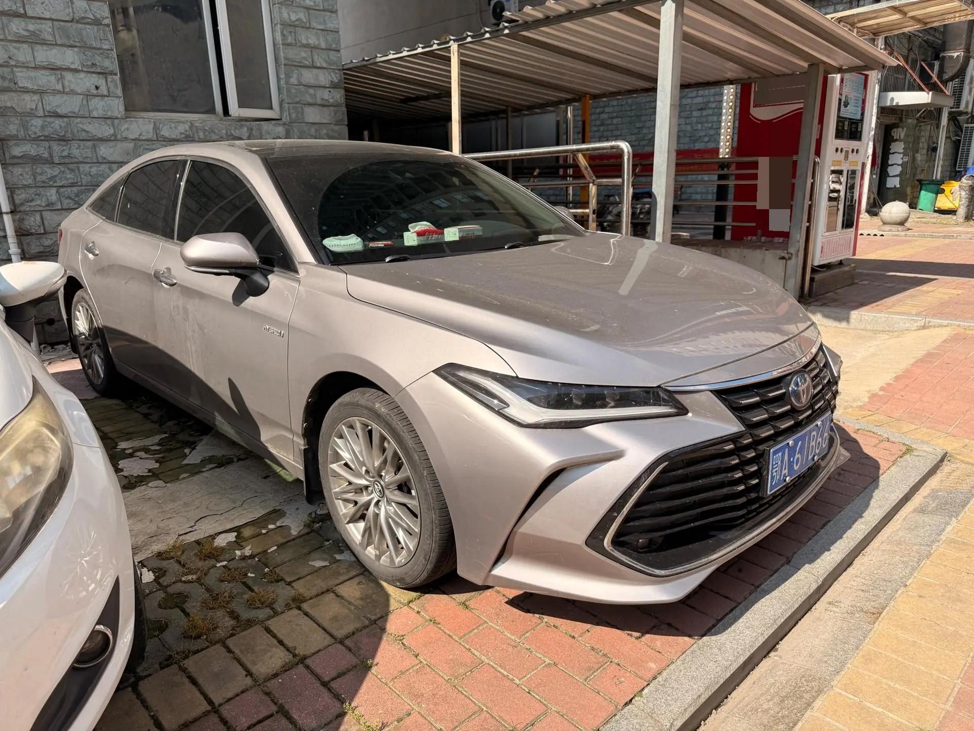 Toyota 2023 Asian Dragon Double Engine 2.5 Stepless XLE Premium Automatic Gear 3