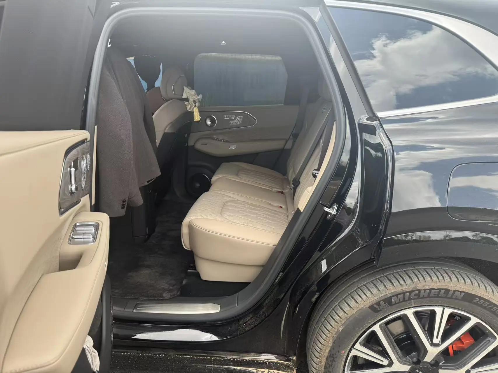 极氪 2026款 极氪8X 2.0T Max版 70kWh 自动挡 11