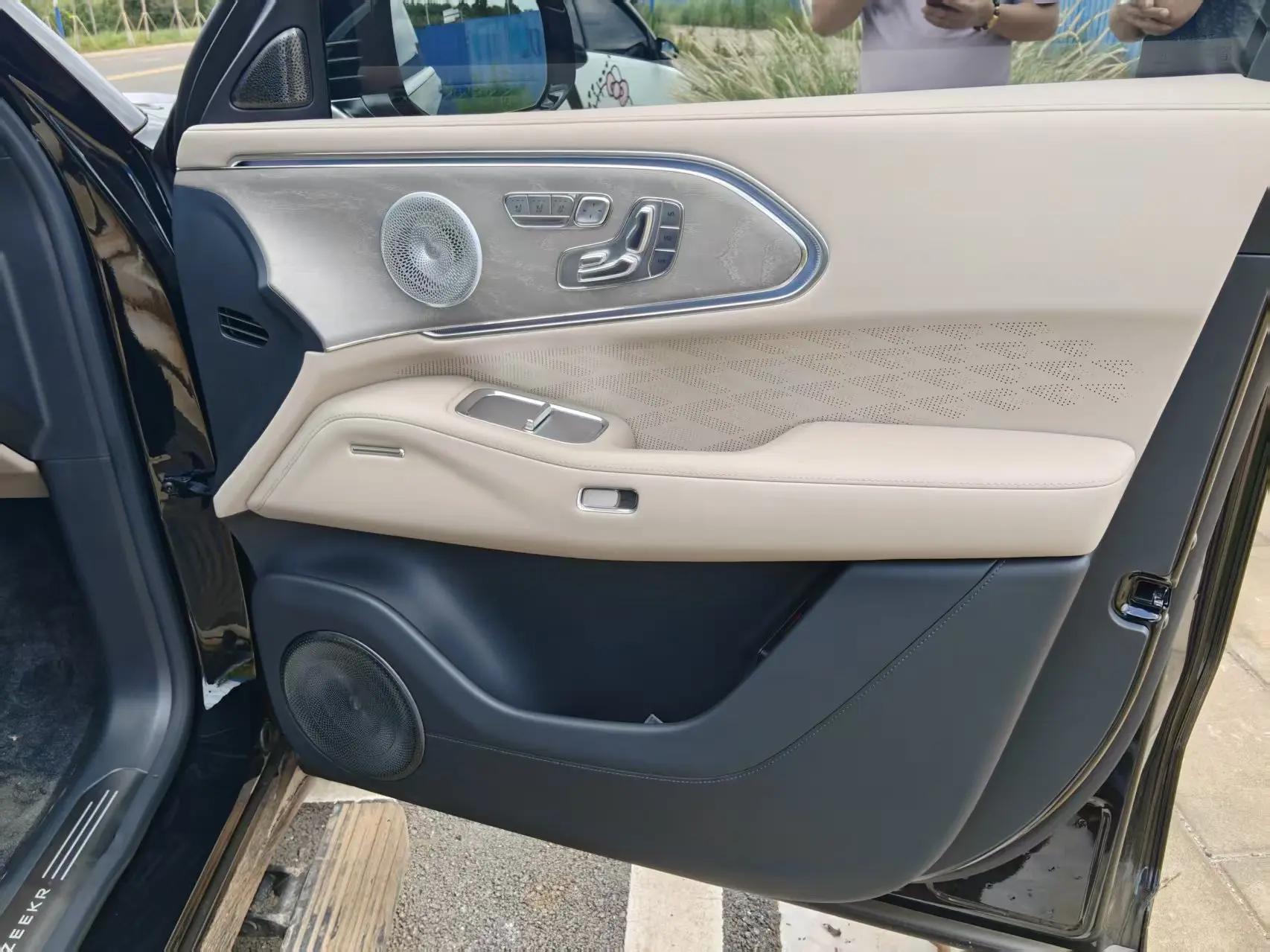 极氪 2026款 极氪8X 2.0T Max版 70kWh 自动挡 14