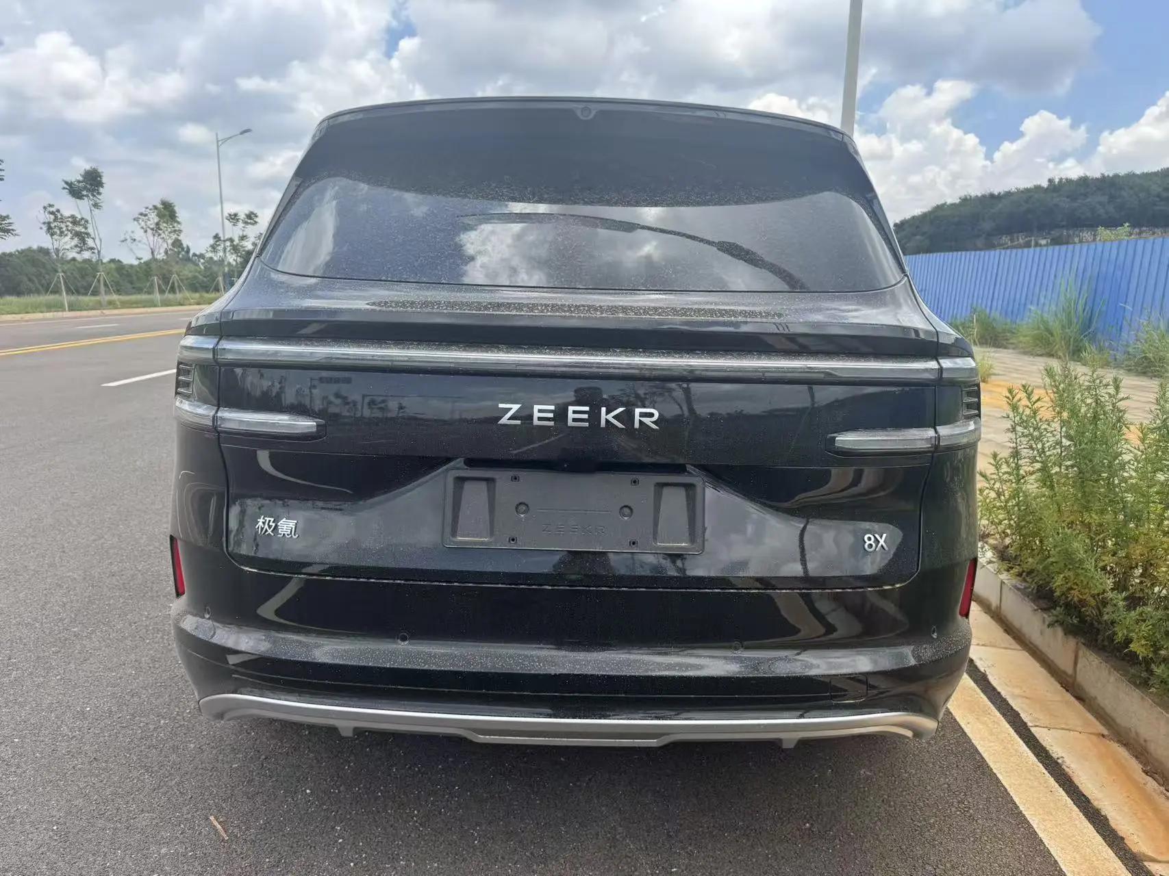 极氪 2026款 极氪8X 2.0T Max版 70kWh 自动挡 5
