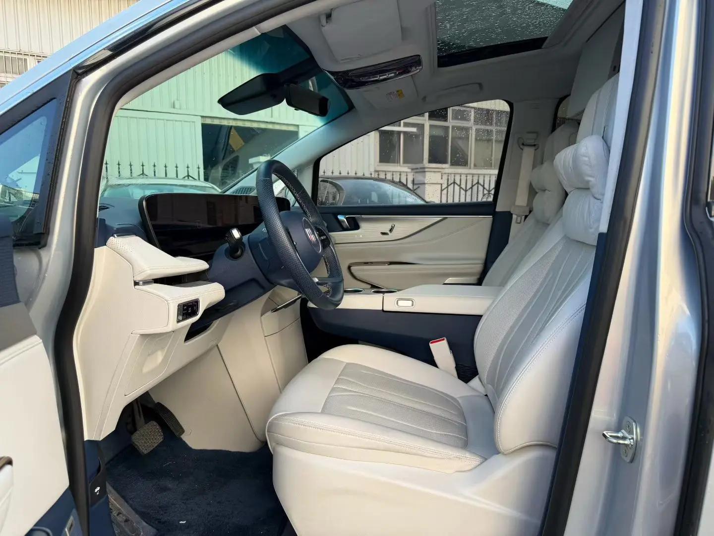 Buick GL8 New Energy 2024 Lu Zun Luxury Edition 7 4