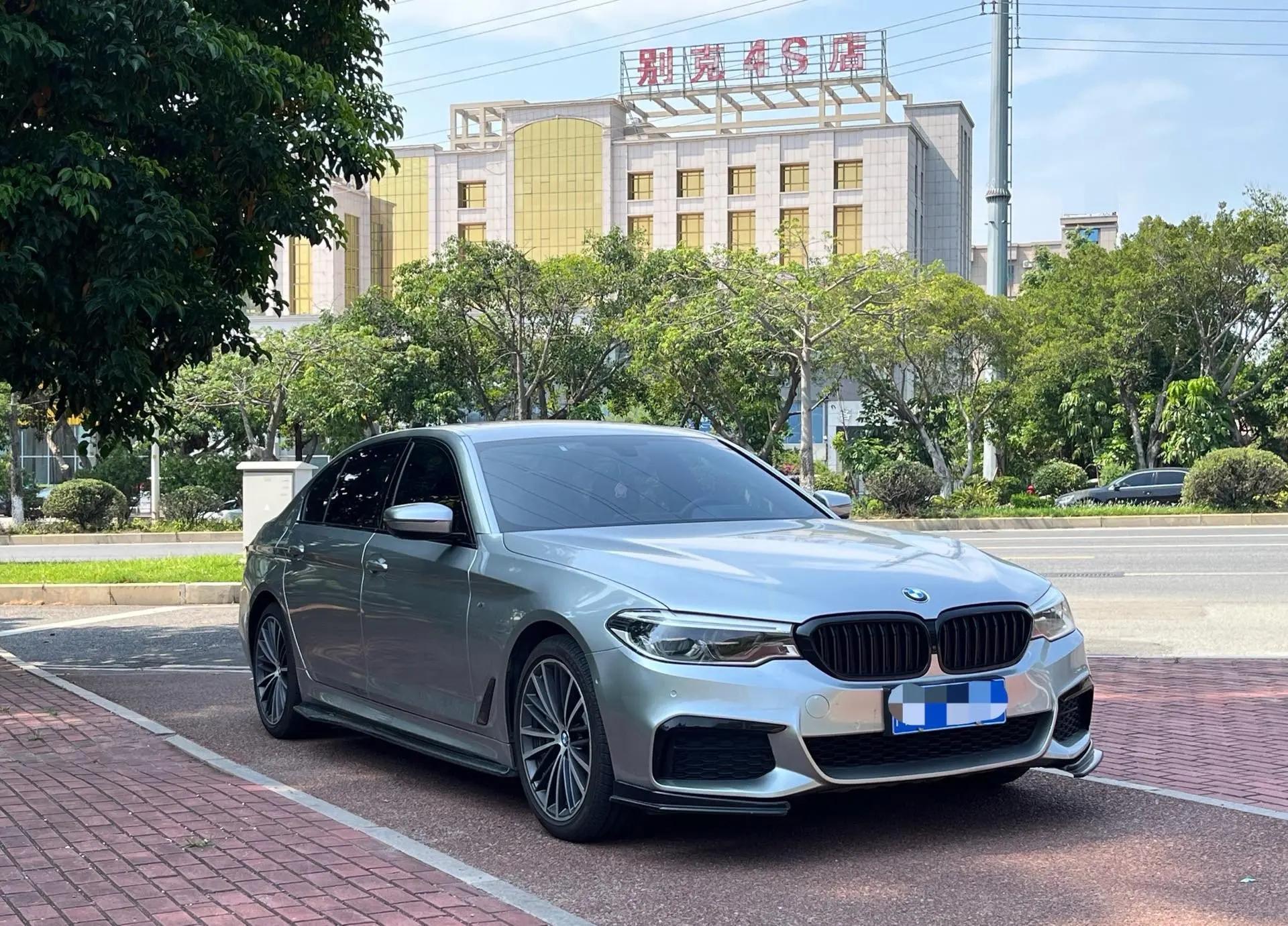 BMW 5 Series 2020 530Li Exclusive M Sports Suit 3