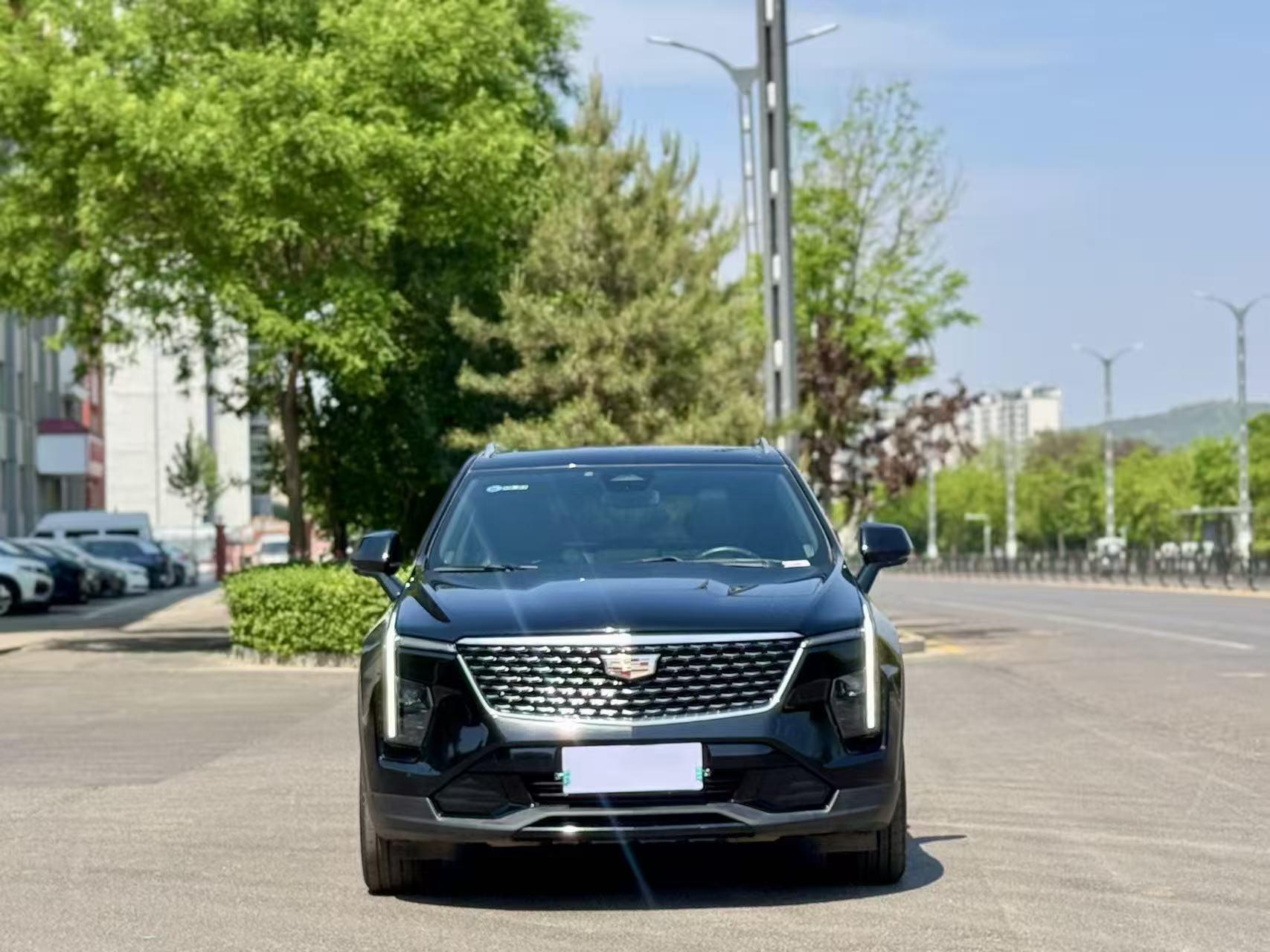 Cadillac XT4 2024 28T Two-Drive Luxury Model 2