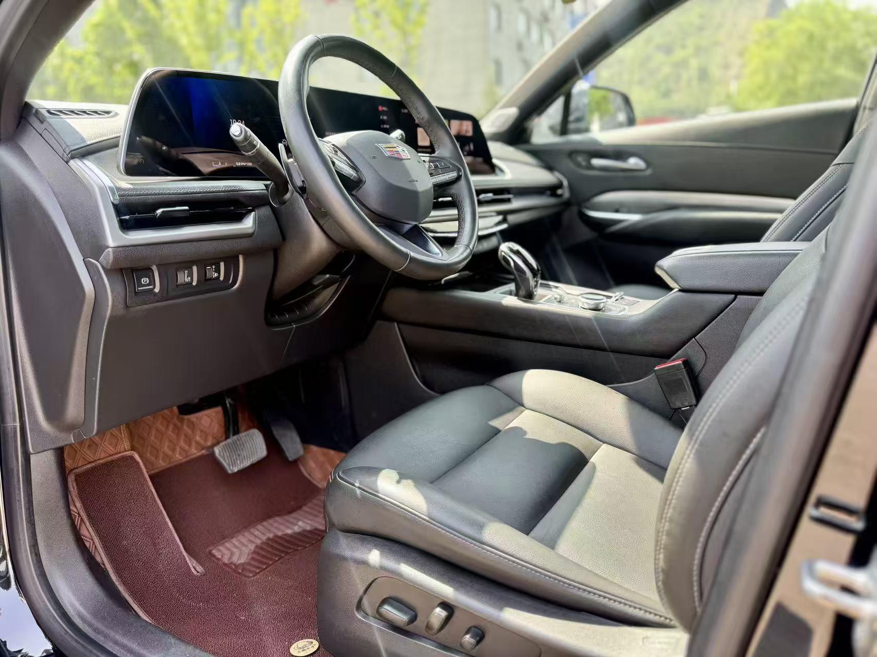 Cadillac XT4 2024 28T Two-Drive Luxury Model 4
