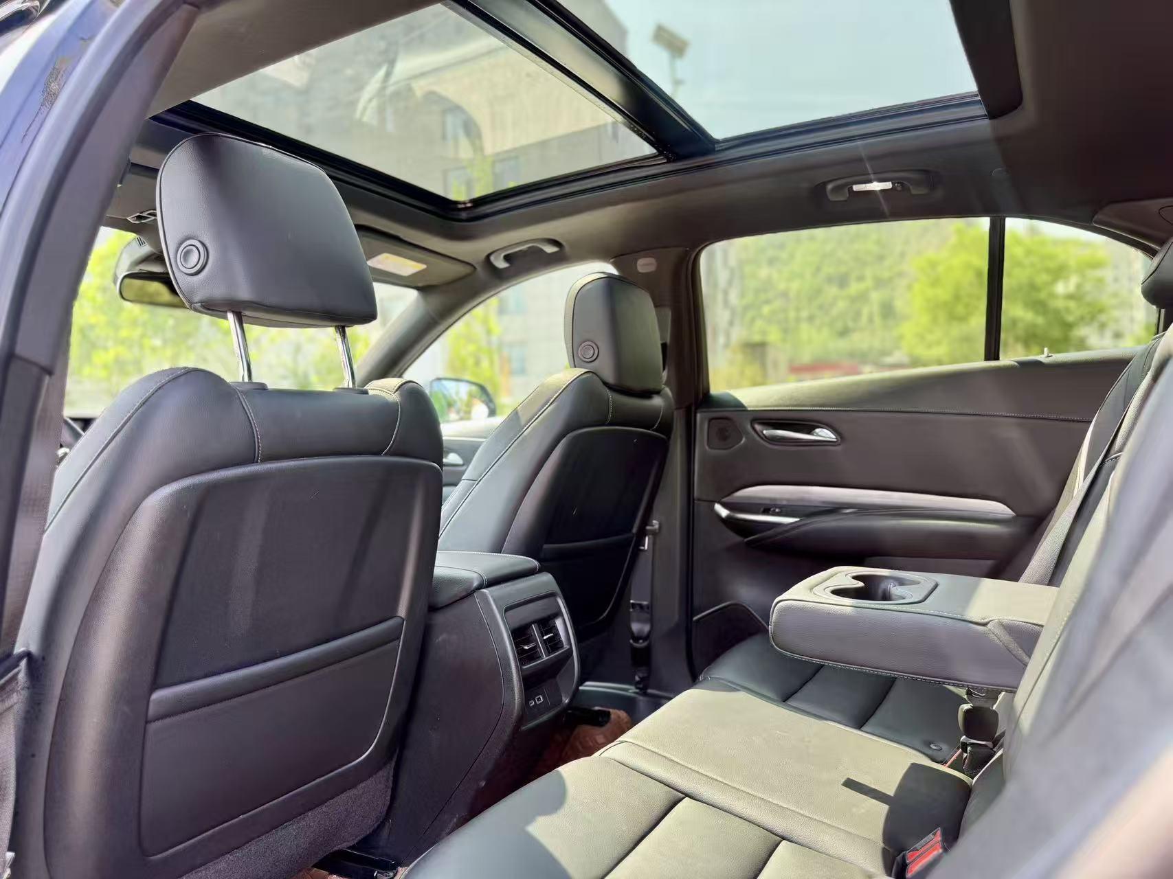 Cadillac XT4 2024 28T Two-Drive Luxury Model 5