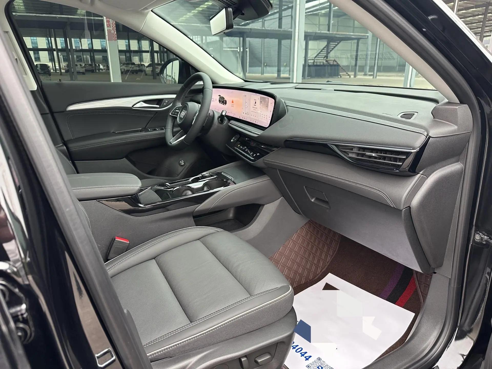Buick 2025 Angkewei Plus 2.0T 28T 4-wheel drive platinum version automatic gear 9