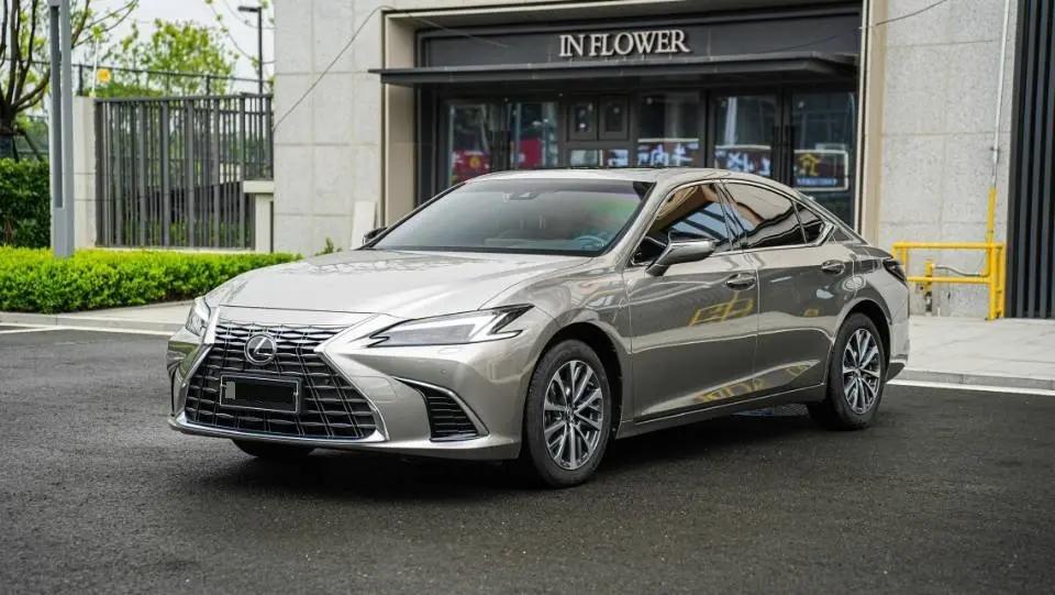 Lexus ES (Imported) 2025 ES200 2.0 CVT Prestige Edition Automatic