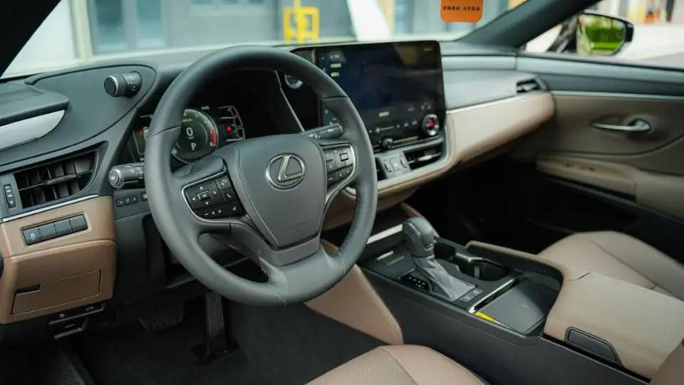 Lexus ES (Imported) 2025 ES200 2.0 CVT Prestige Edition Automatic 4