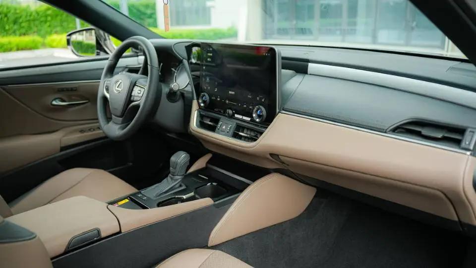 Lexus ES (Imported) 2025 ES200 2.0 CVT Prestige Edition Automatic 6