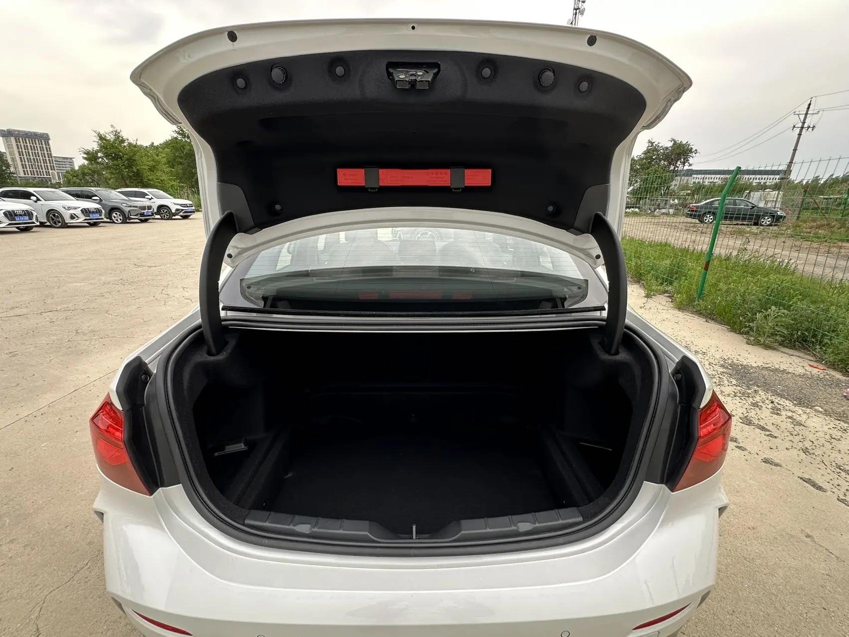 BMW 1 Series 2023 120i 1.5T M Sport Night Edition Automatic 13