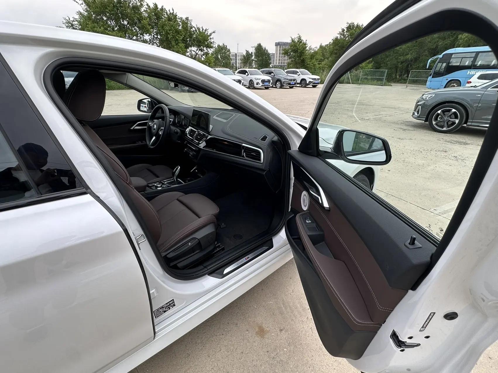 BMW 1 Series 2023 120i 1.5T M Sport Night Edition Automatic 16