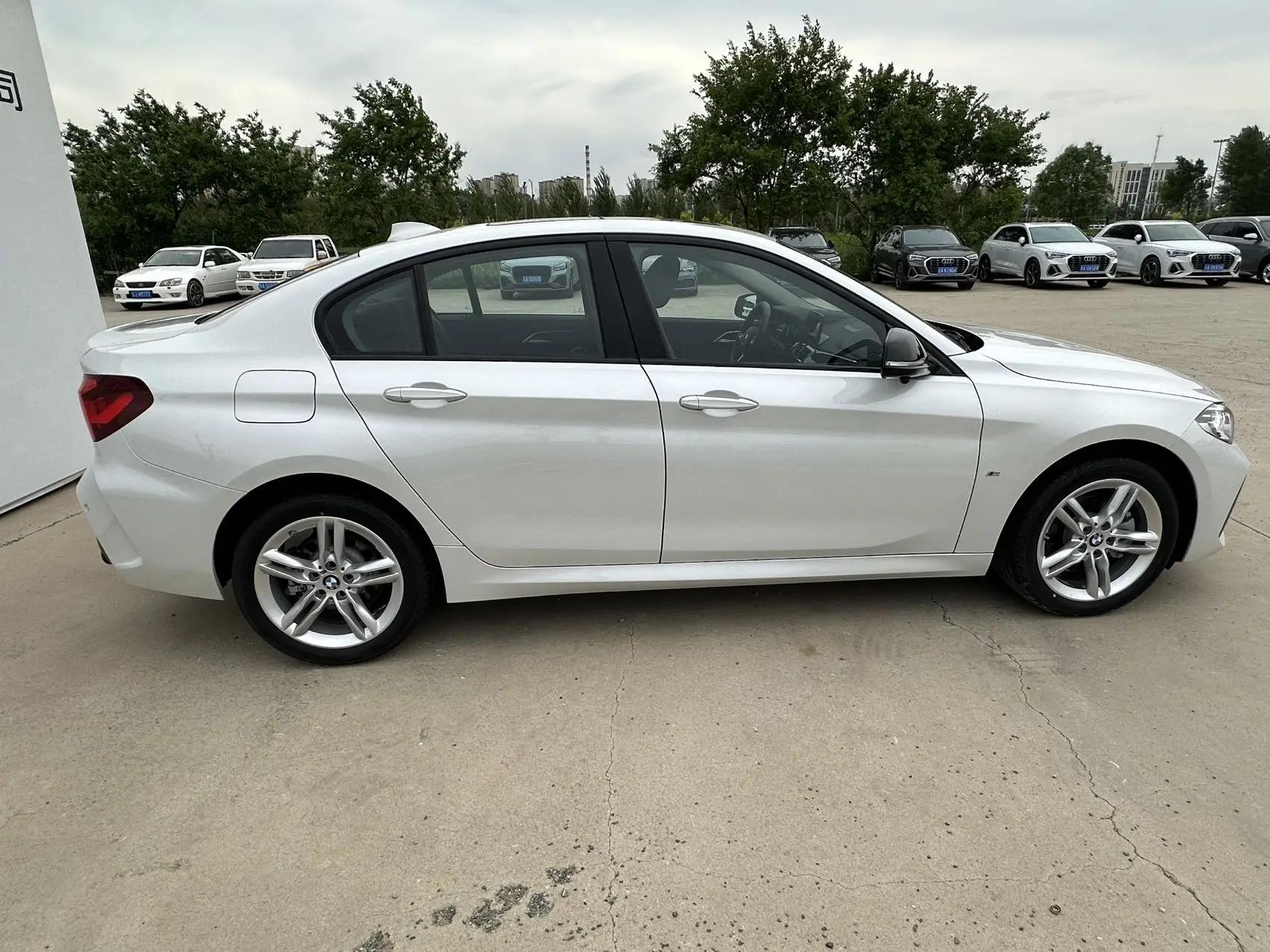 BMW 1 Series 2023 120i 1.5T M Sport Night Edition Automatic 23