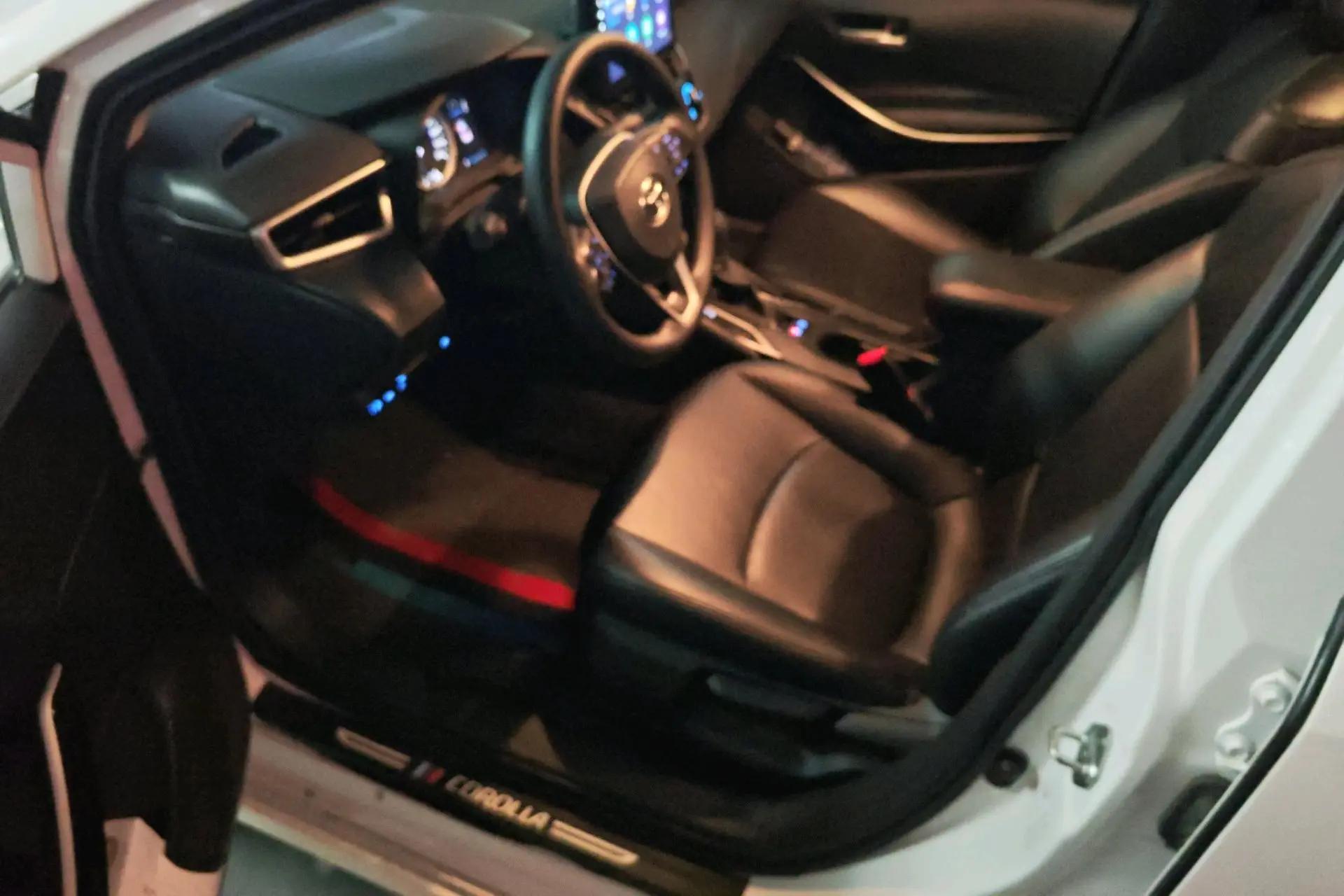 Corolla 2021 Double Engine 1.8L E-CVT Pioneer Edition 4