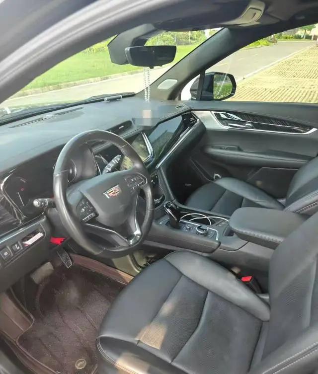 Cadillac XT6 2021 28T 7-seat 4-wheel drive fashion model 3