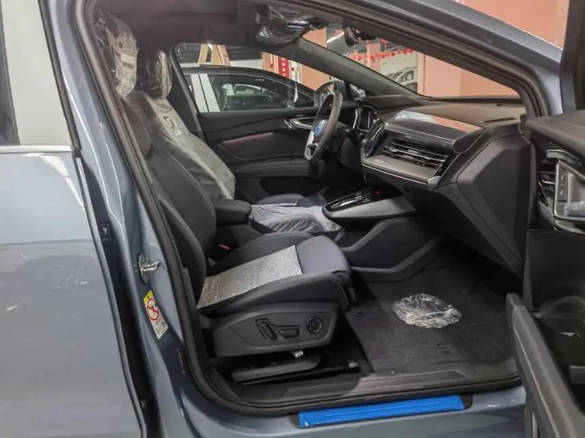 Audi 2024 Q4 e-tron 40 Creation Edition Automatic Gear 6