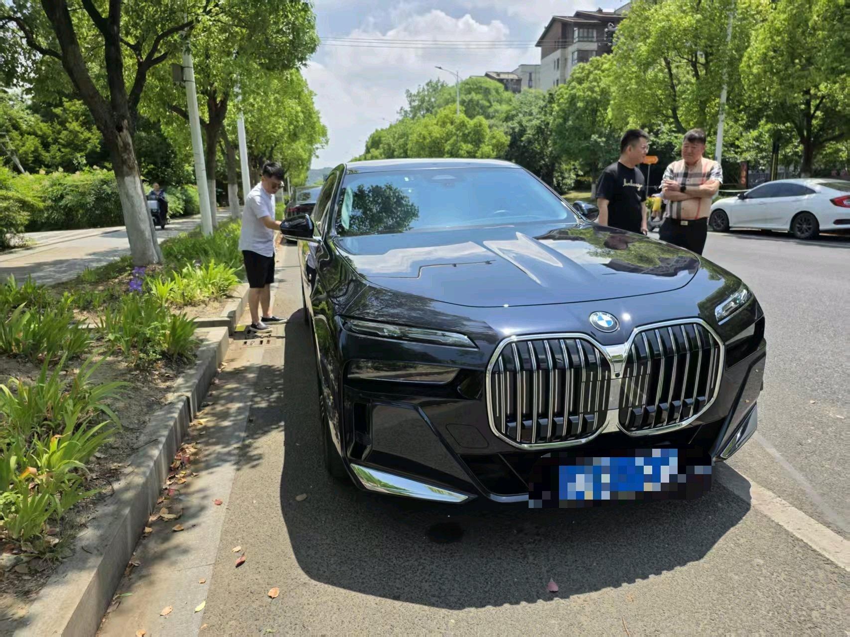 BMW 7 Series (Imported) 2023 740Li 48V 3.0T Leading M Sports Suit Automatic Gear 2
