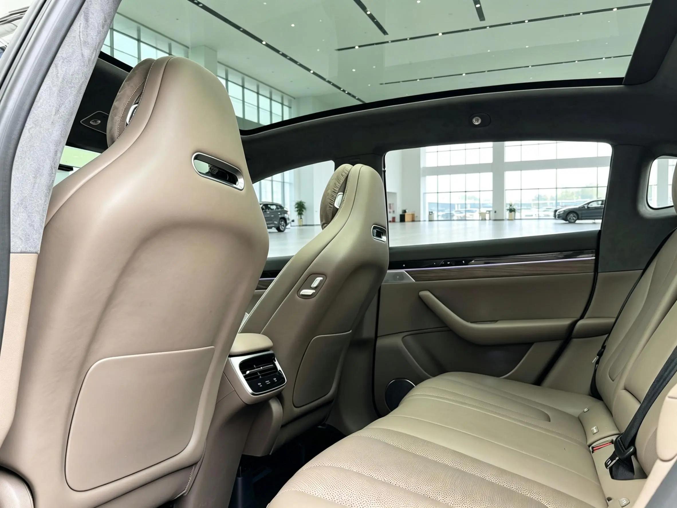Intellectual 2025 R 7 251km Max Automatic Gear 7