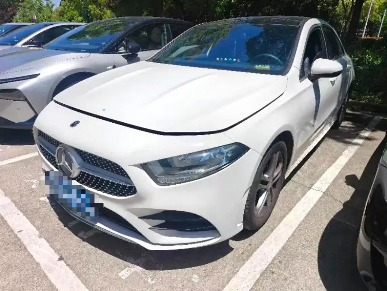 Mercedes Benz Class A 2022 model facelift A 180 L sports car