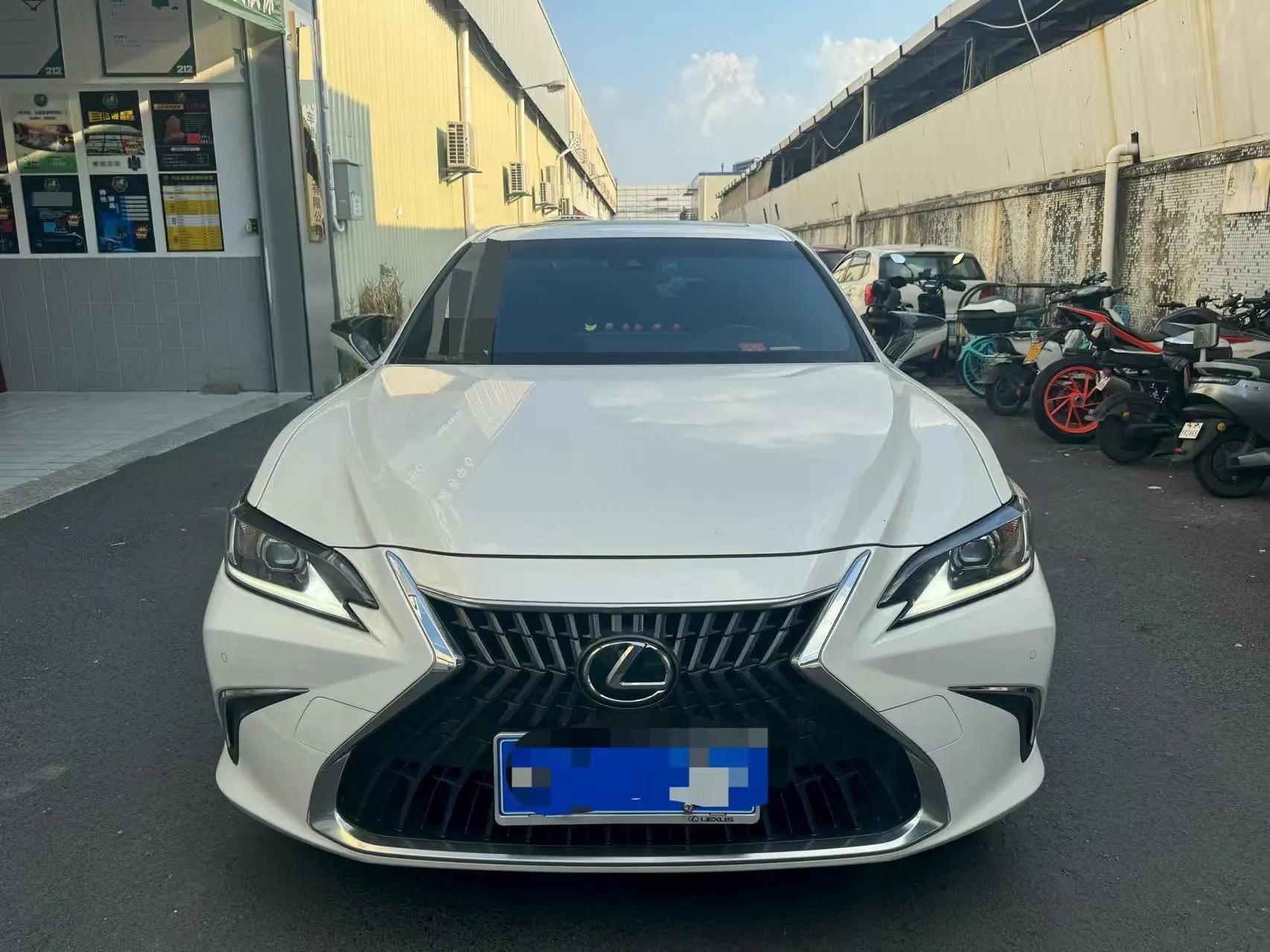 Lexus ES 2022 300h Excellent Edition 2