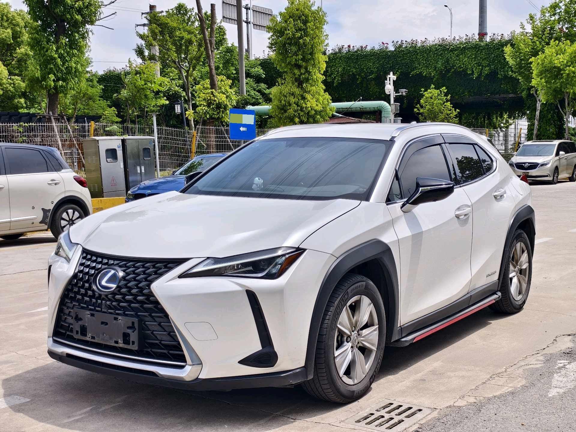 Lexus UX 2020 260h Probe Cool Edition