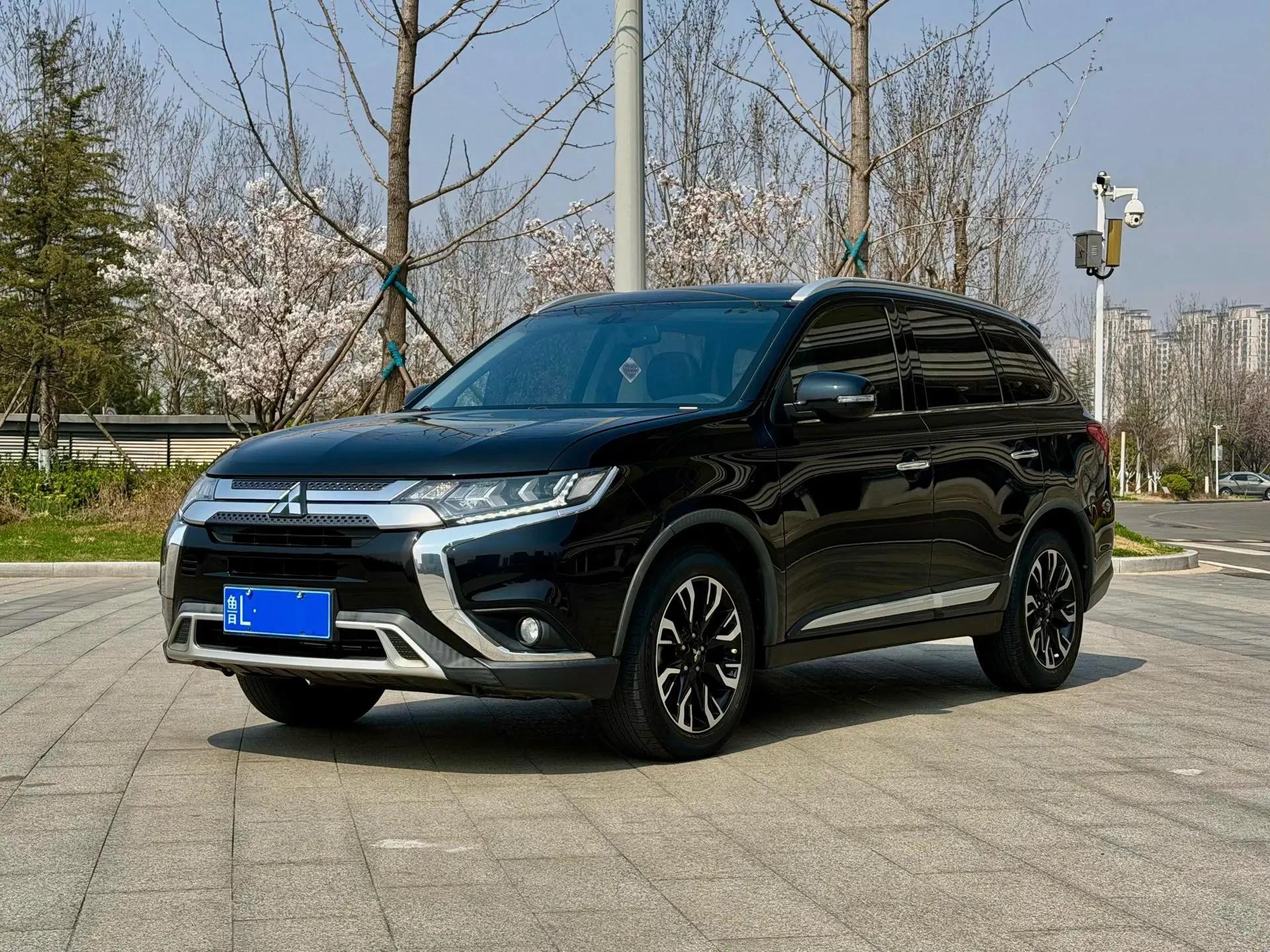 Open image lightbox: Outlander 2019 2.4L 4-wheel drive to enjoy the version of 5-seat national v