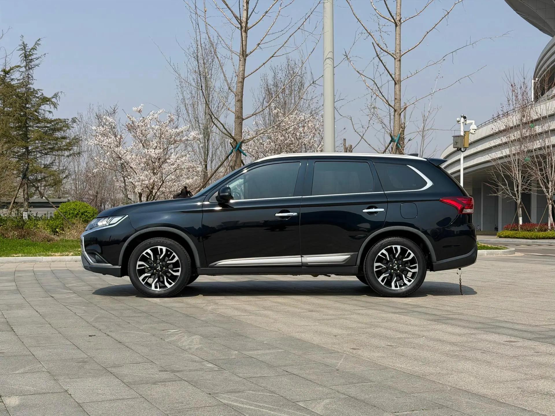 Outlander 2019 2.4L 4-wheel drive to enjoy the version of 5-seat national v 2