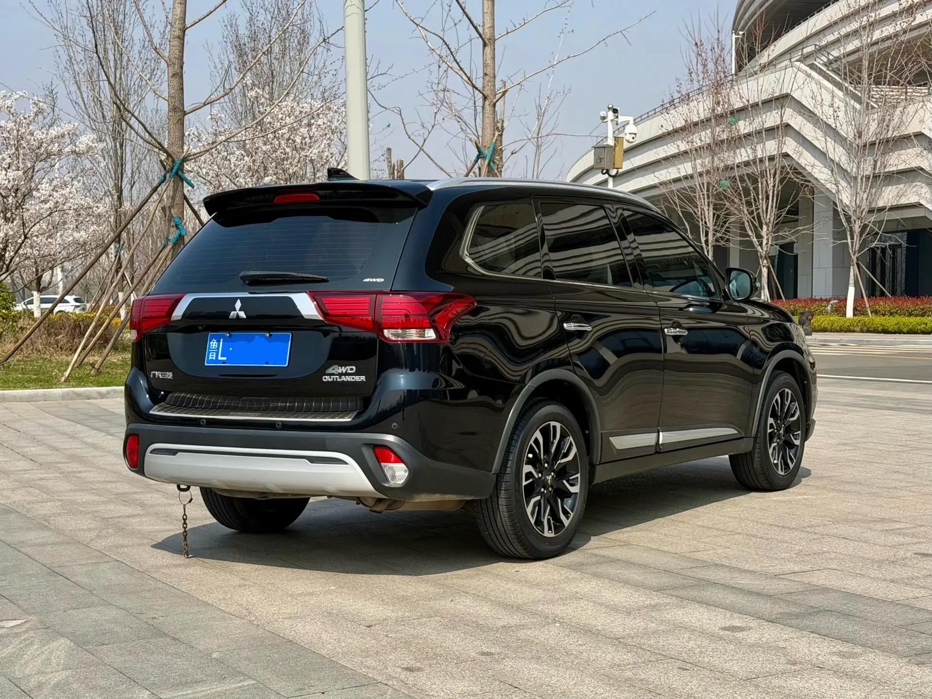 Outlander 2019 2.4L 4-wheel drive to enjoy the version of 5-seat national v 3