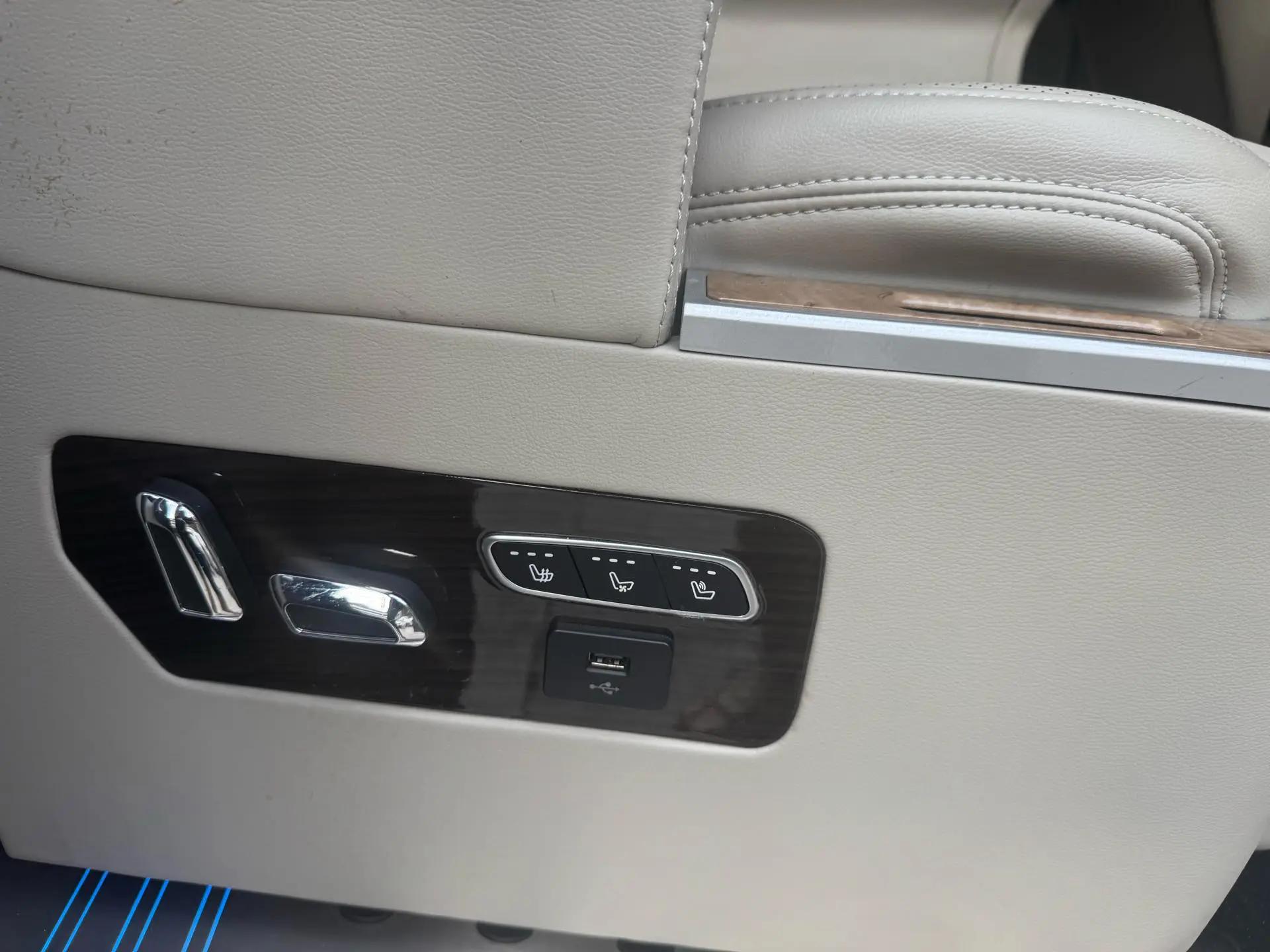 Buick GL8 2021 Land Business Class 652T Comfort Model 6
