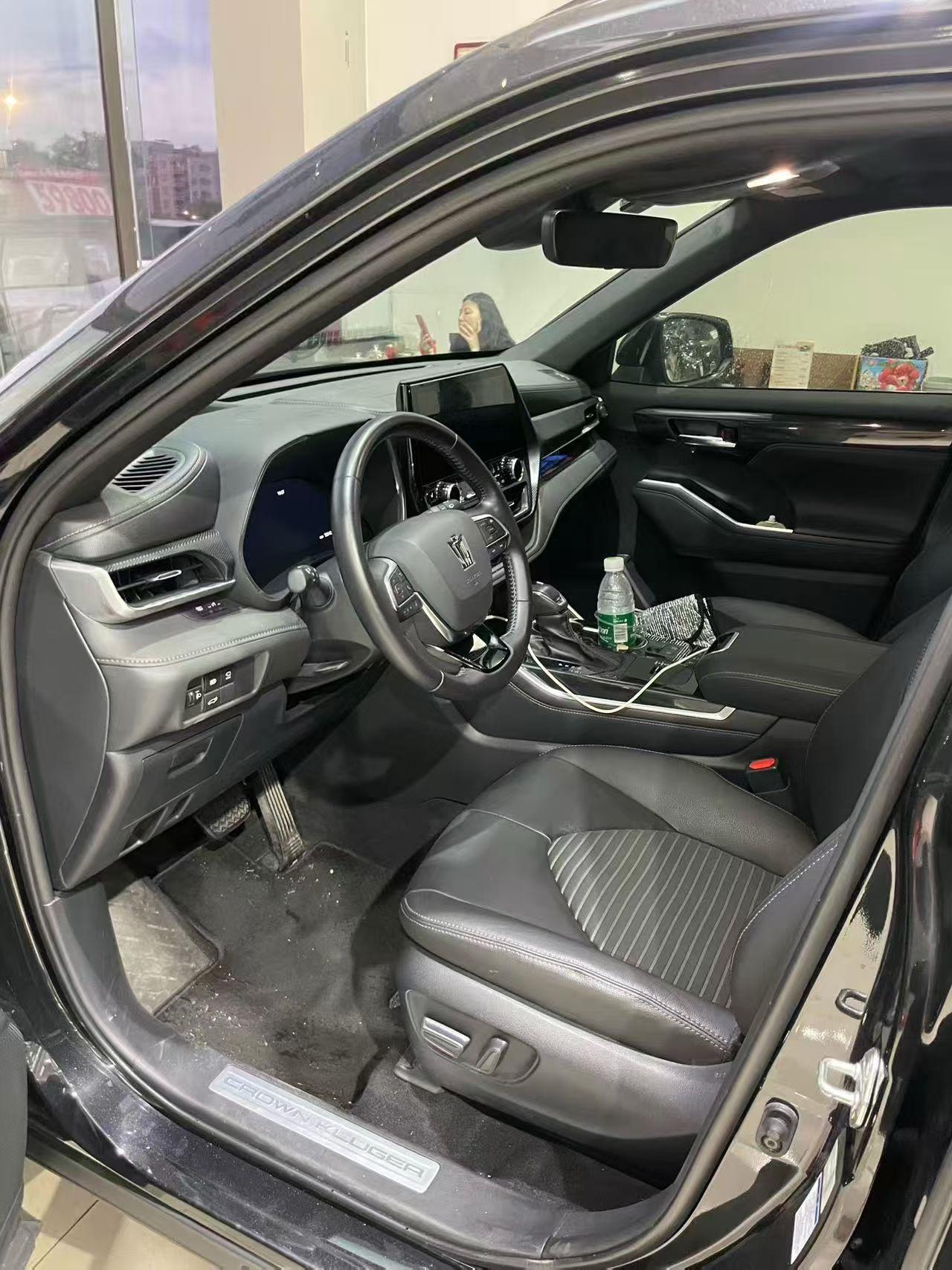 Crown Land Release 2022 2.5L HEV 4-wheel Drive Premium Edition 2