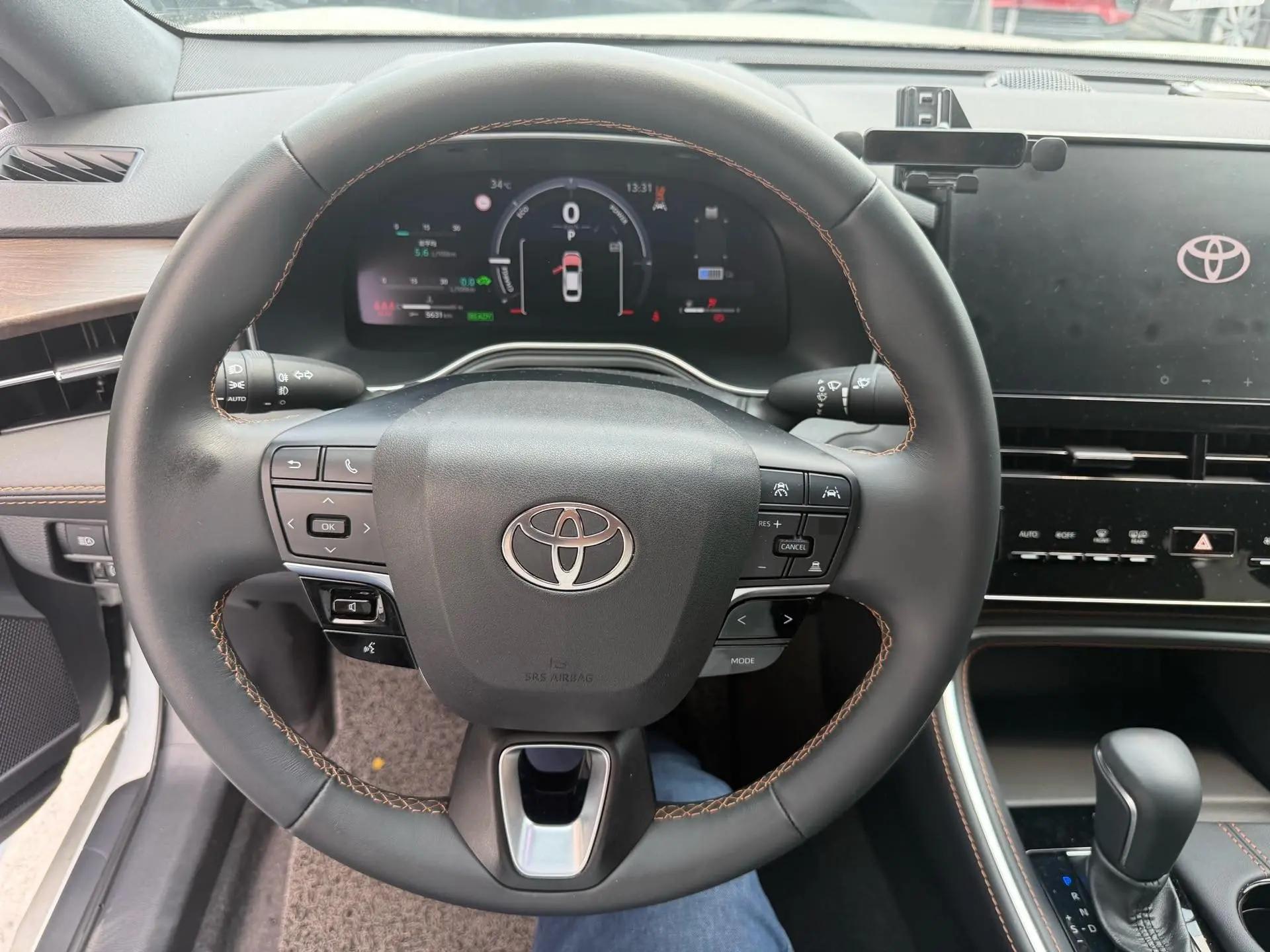 Toyota 2024 Asian Dragon Dual Engine 2.0 CVT Luxury Edition Automatic 4