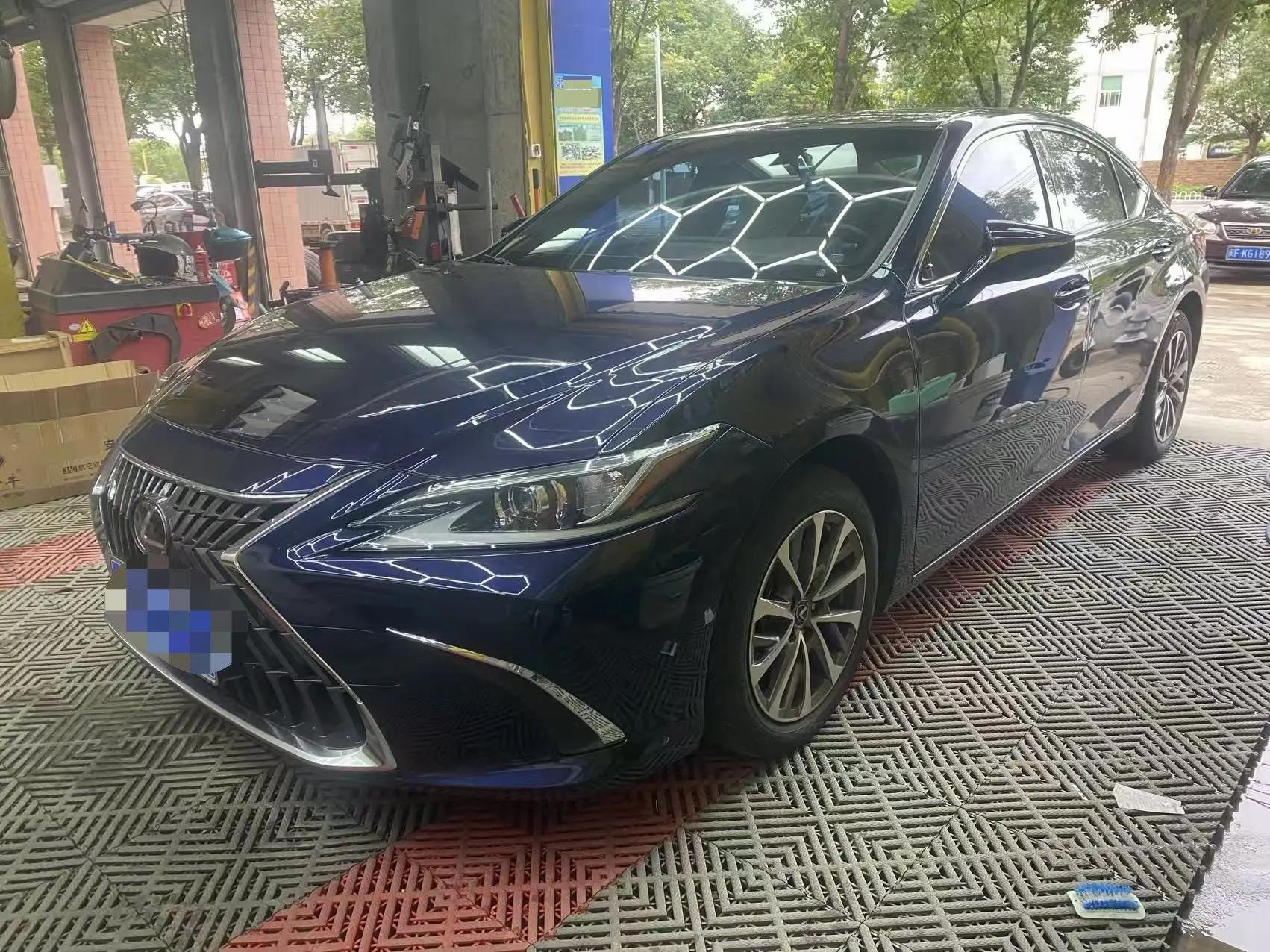 Lexus ES 2023 model 200 Premium Edition