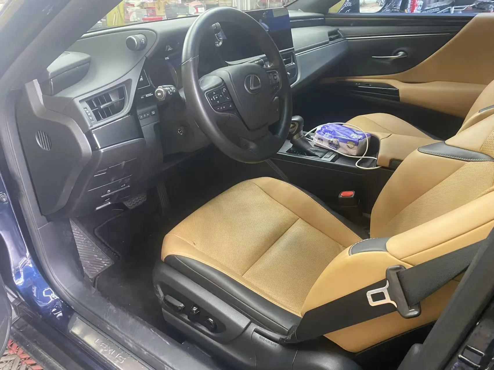 Lexus ES 2023 model 200 Premium Edition 3