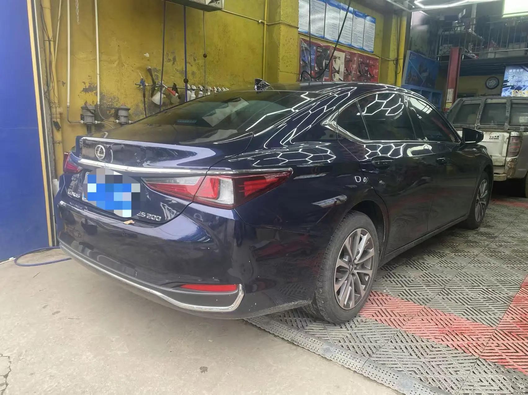 Lexus ES 2023 model 200 Premium Edition 5