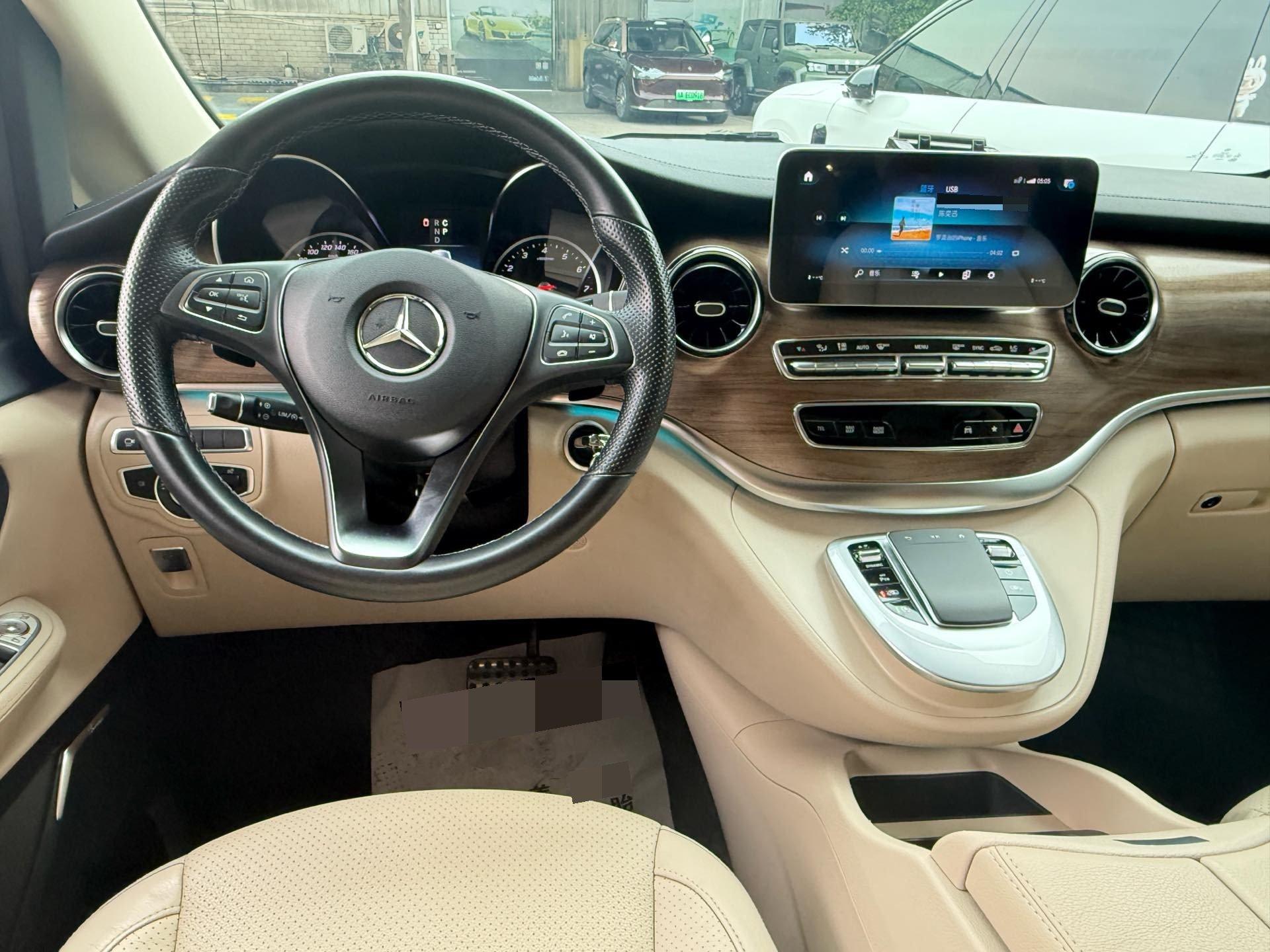 Mercedes Benz V 2022V 260 2.0T Premium Edition Automatic Gear 10