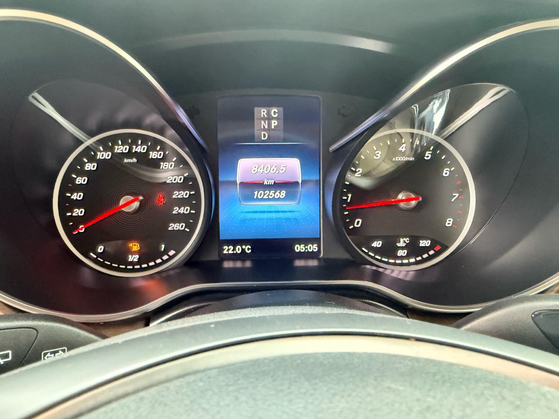 Mercedes Benz V 2022V 260 2.0T Premium Edition Automatic Gear 18