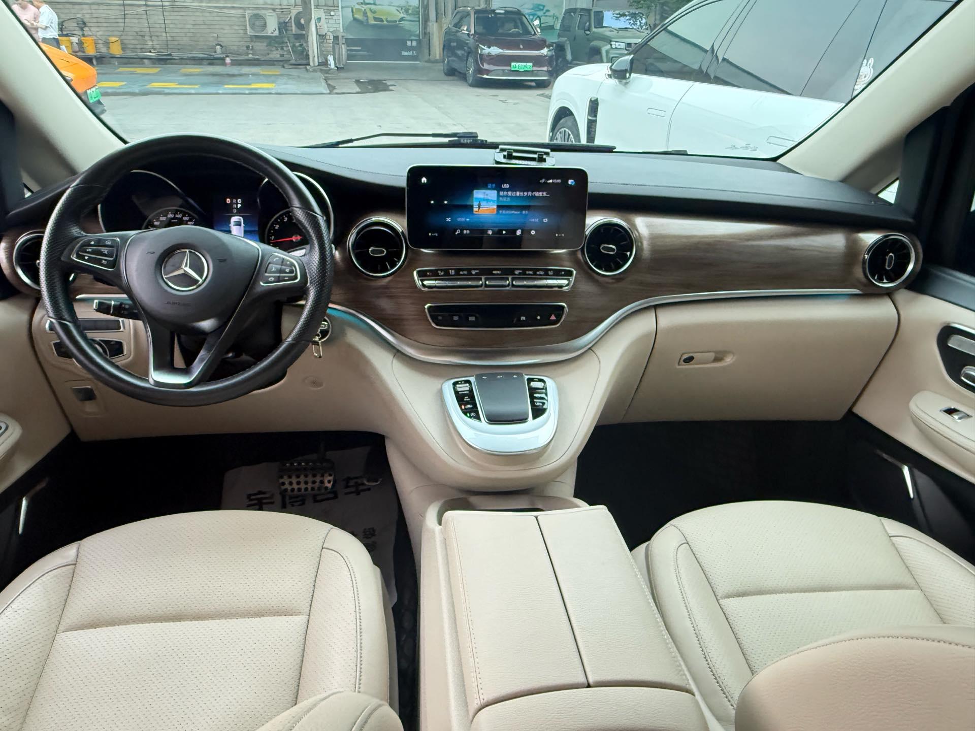 Mercedes Benz V 2022V 260 2.0T Premium Edition Automatic Gear 9