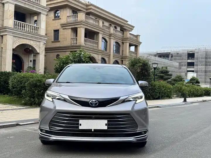 Sana SIENNA 2023 2.5L Hybrid Premium Edition 2