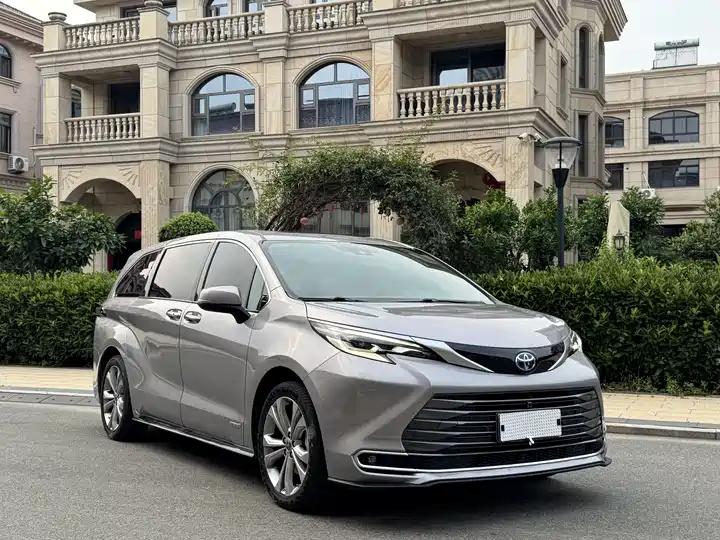 Sana SIENNA 2023 2.5L Hybrid Premium Edition 3