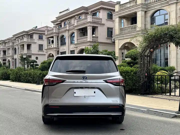 Sana SIENNA 2023 2.5L Hybrid Premium Edition 5